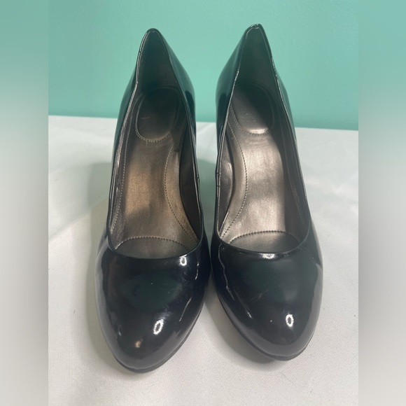 Calvin Klein black patent leather pumps size 9 - Picture 2 of 12